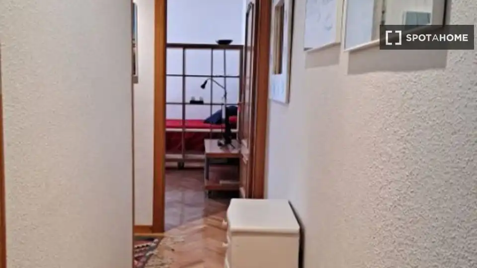 Piso de alquiler en Cortes - Huertas
