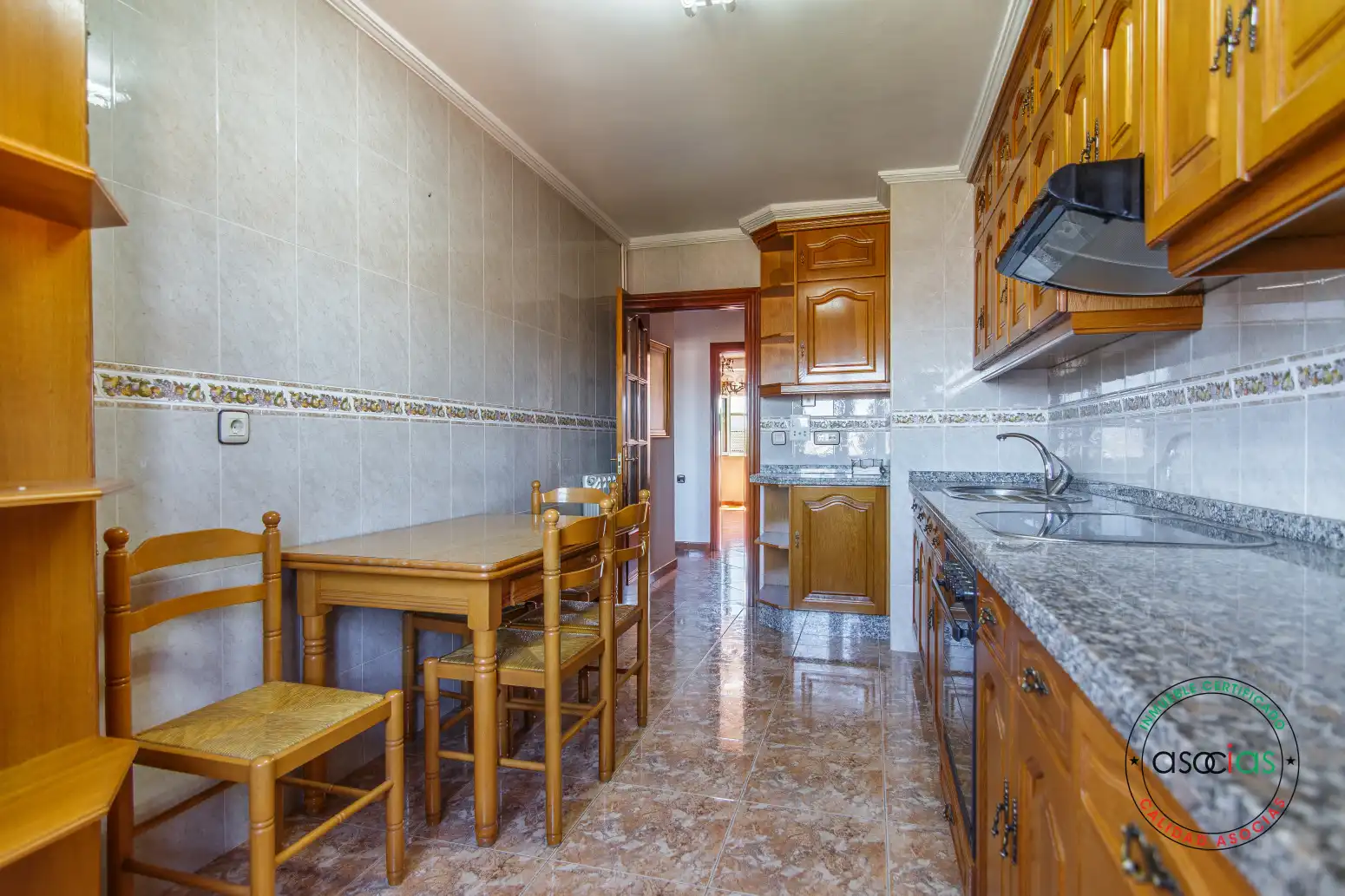 Cocina de Piso en venta en Gijón  con Calefacción y Jardín privado