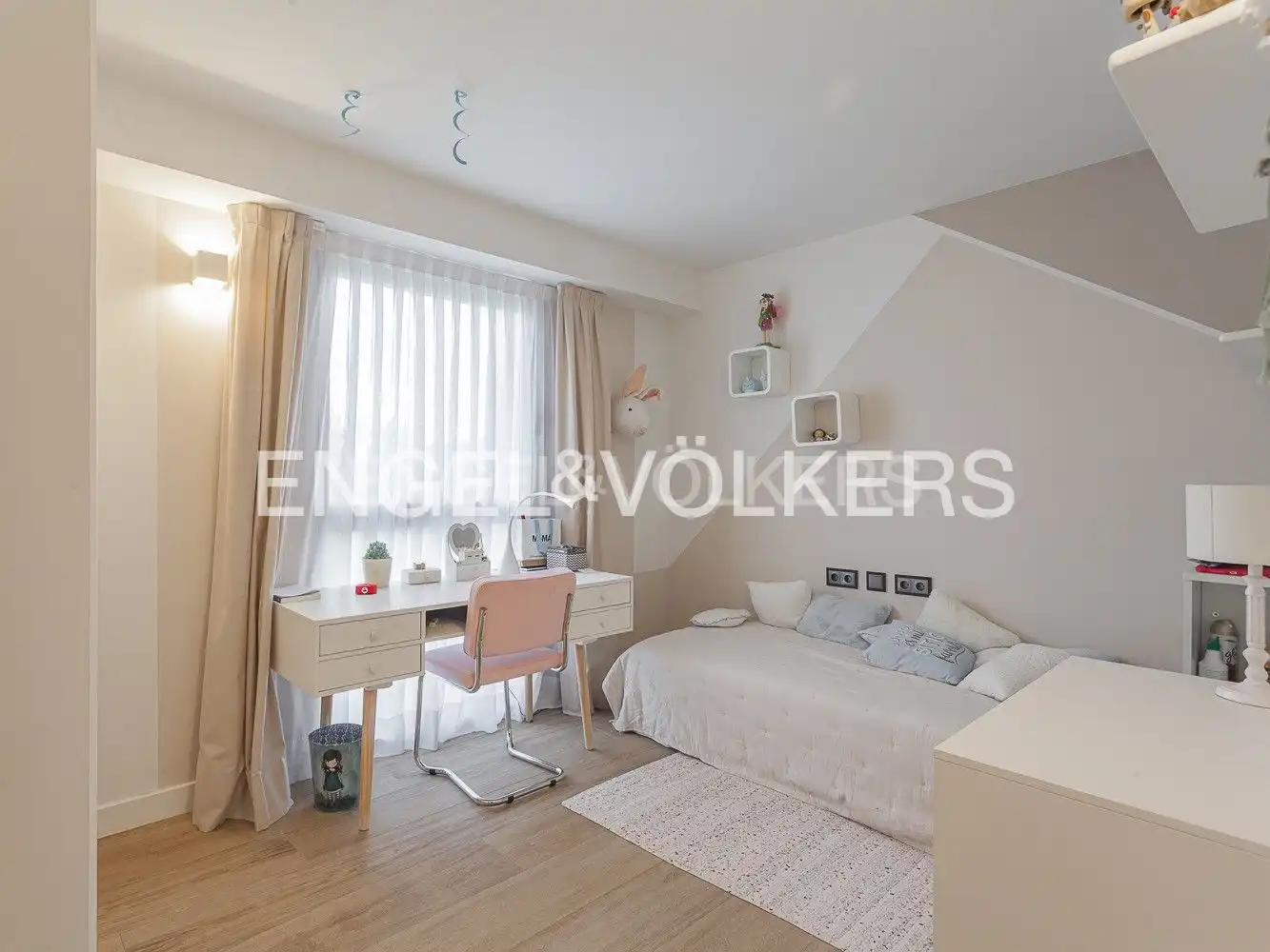 Bedroom of Attic for sale in Sant Cugat del Vallès  with Air Conditioner, Heating and Private garden