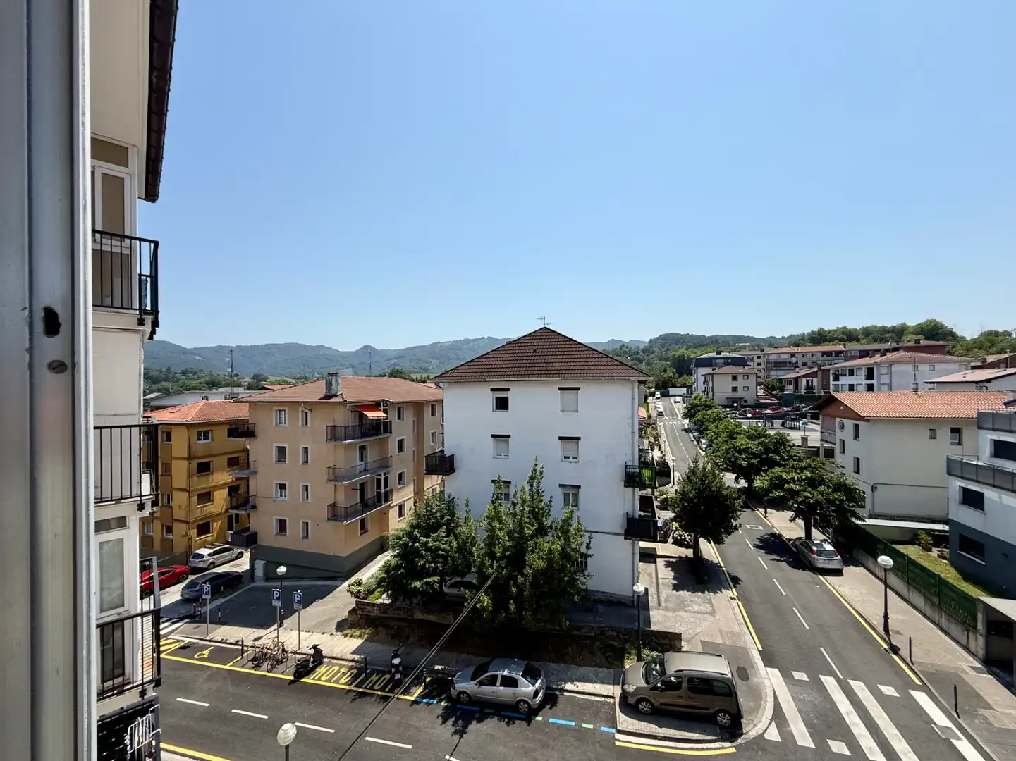 Vista exterior de Pis en venda en Irun  amb Moblat i Balcó