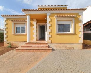 Vista exterior de Casa o xalet de lloguer en La Pobla de Vallbona amb Aire condicionat, Calefacció i Jardí privat