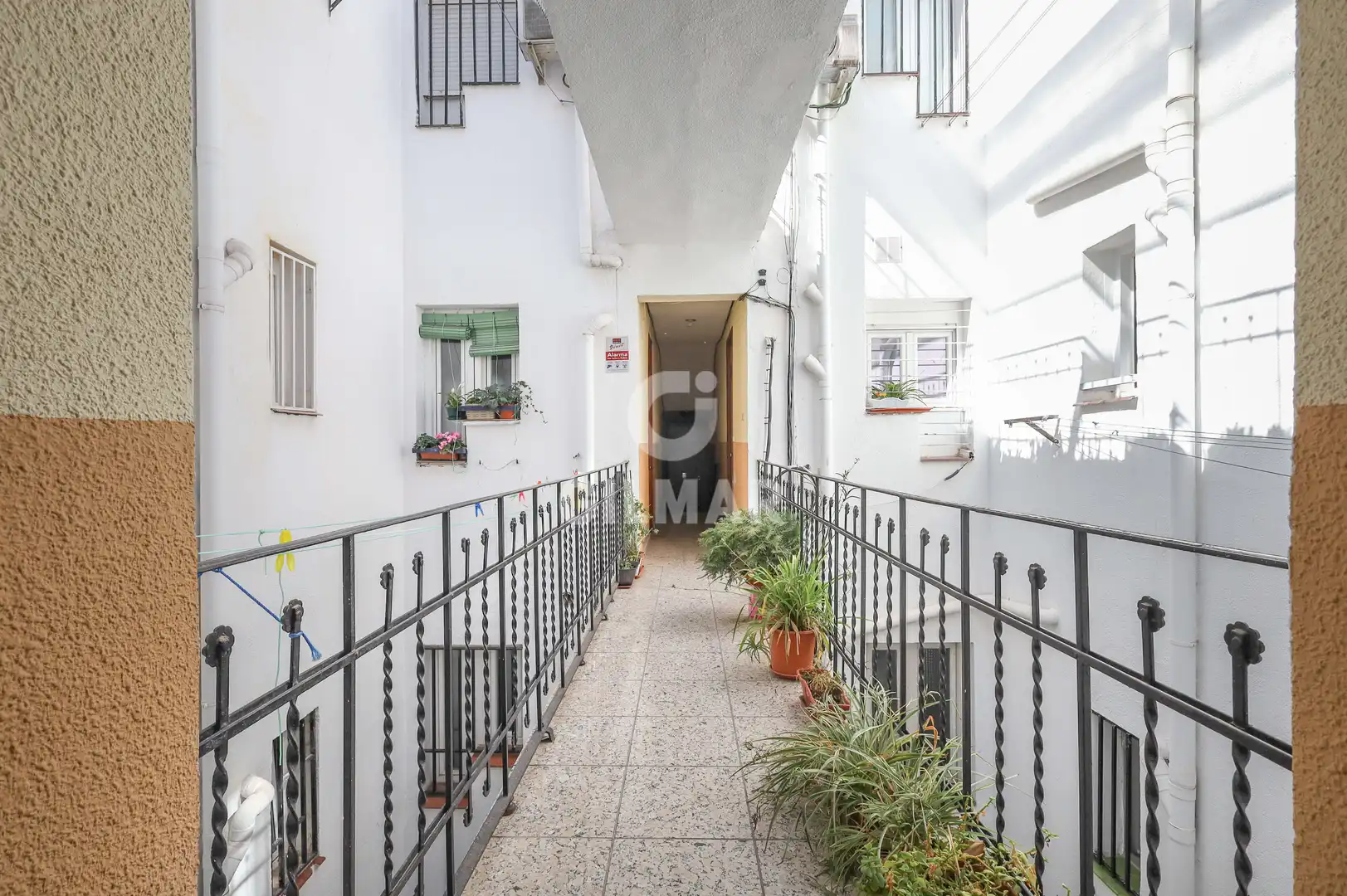 Vista exterior de Piso en venta en Madrid con Calefacción