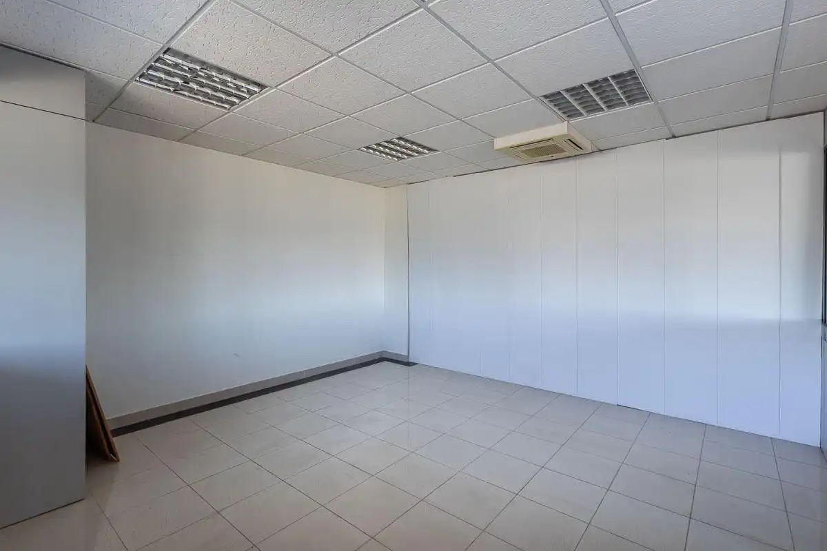 Office for rent in Granada  with Heating