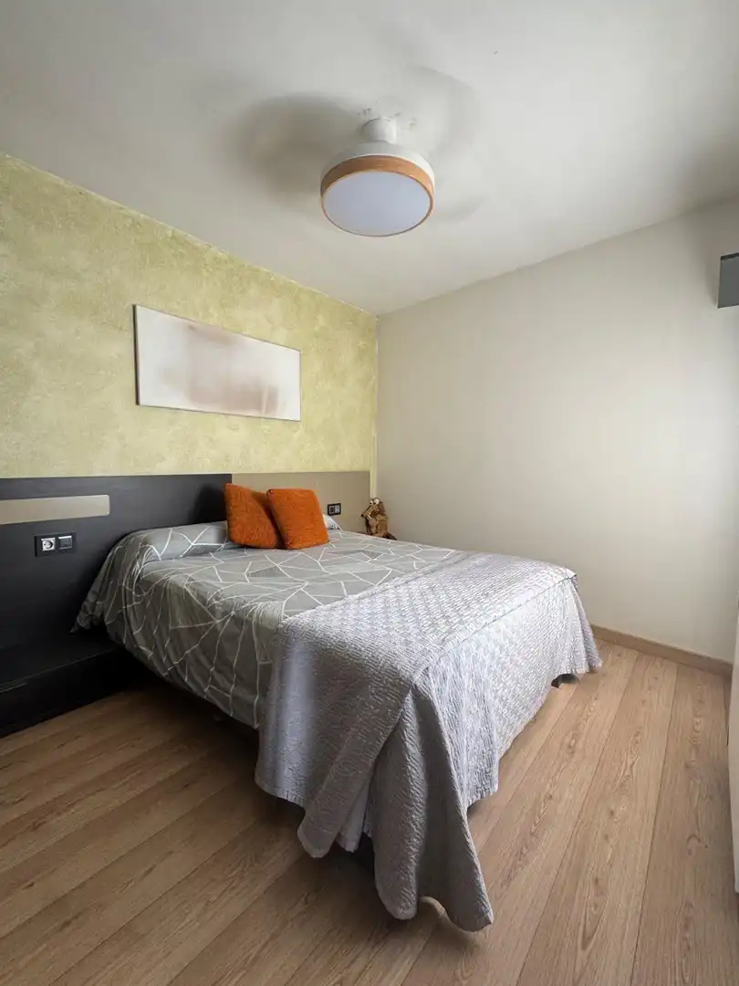 Habitación de Ático en venta en Igualada con Calefacción, Parquet y Terraza