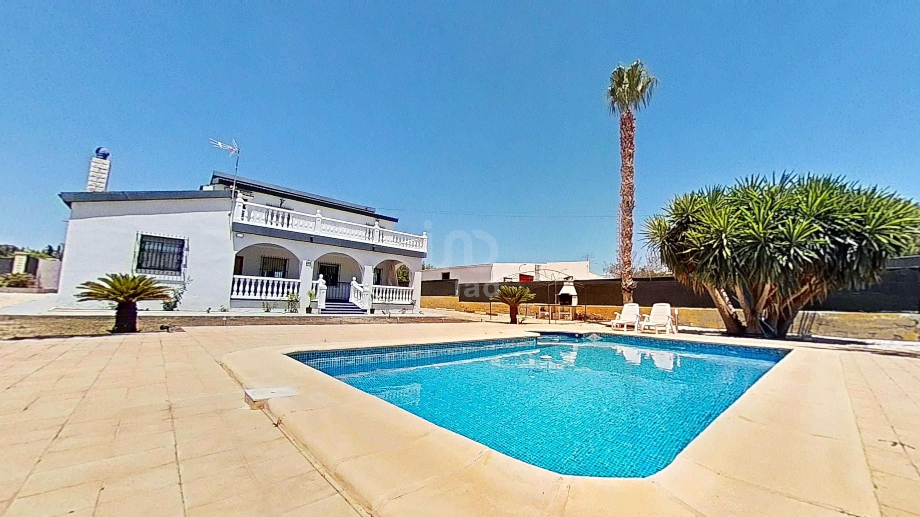 Vista exterior de Casa o xalet en venda en Elche / Elx amb Aire condicionat i Calefacció