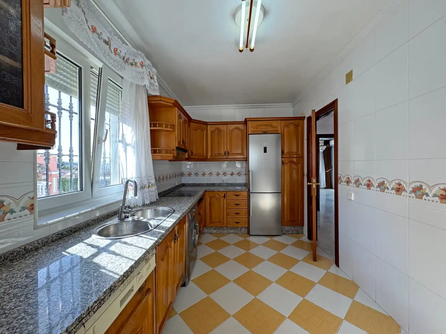 Cuina de Casa o xalet en venda en Alhaurín de la Torre amb Aire condicionat, Calefacció i Jardí privat
