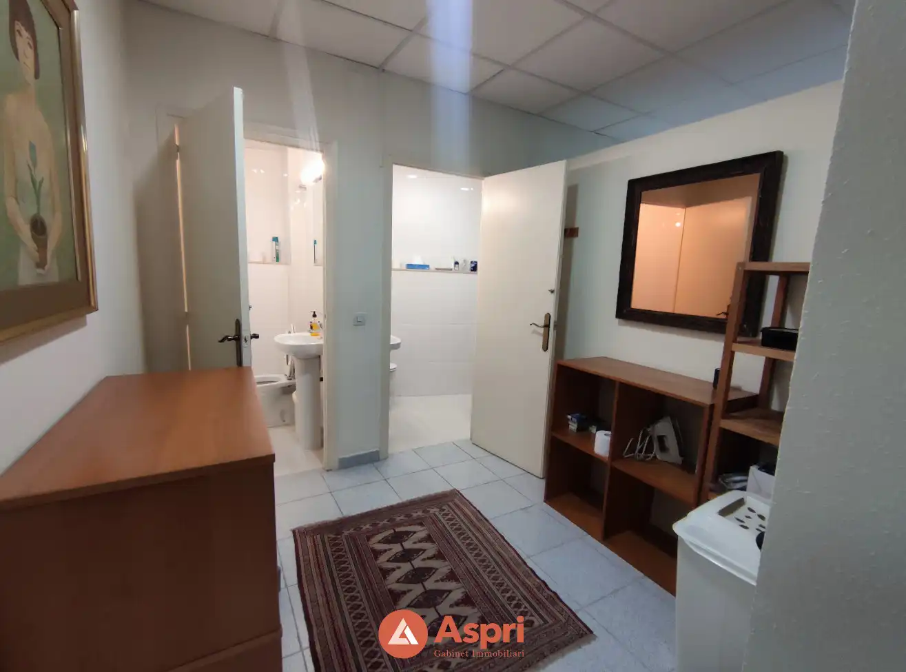 Badezimmer von Geschaftsraum zum Verkauf in Barcelona mit Klimaanlage, Heizung und Möbliert