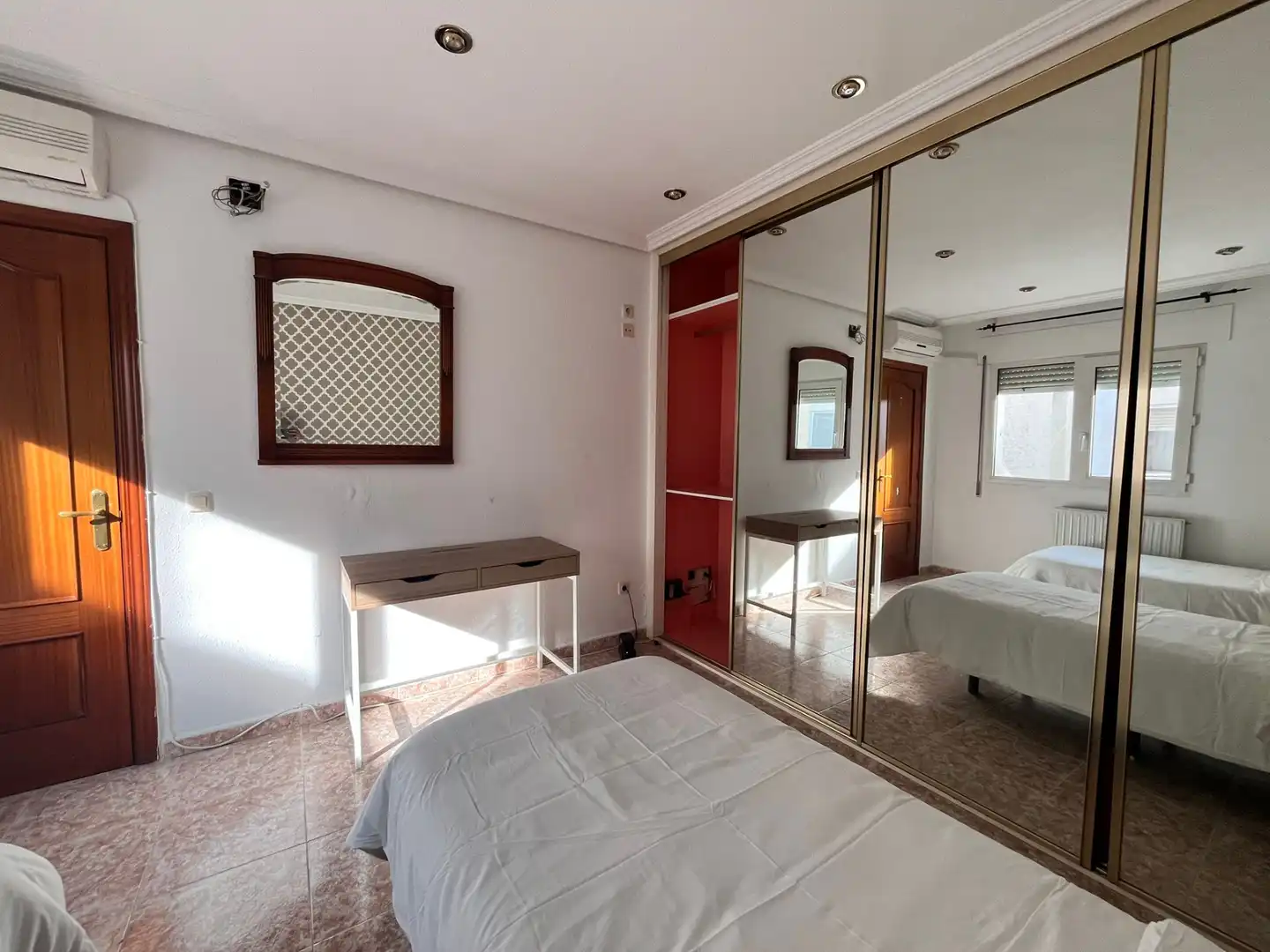 Dormitori de Casa o xalet de lloguer en Madrid amb Aire condicionat, Moblat i Internet