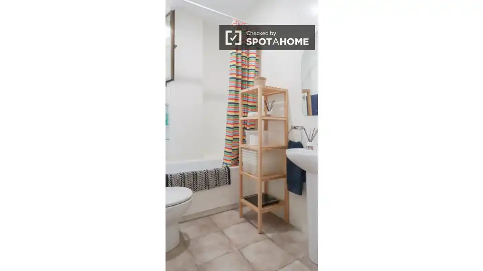 Baño de Piso de alquiler en Madrid con Aire acondicionado, Calefacción y Amueblado
