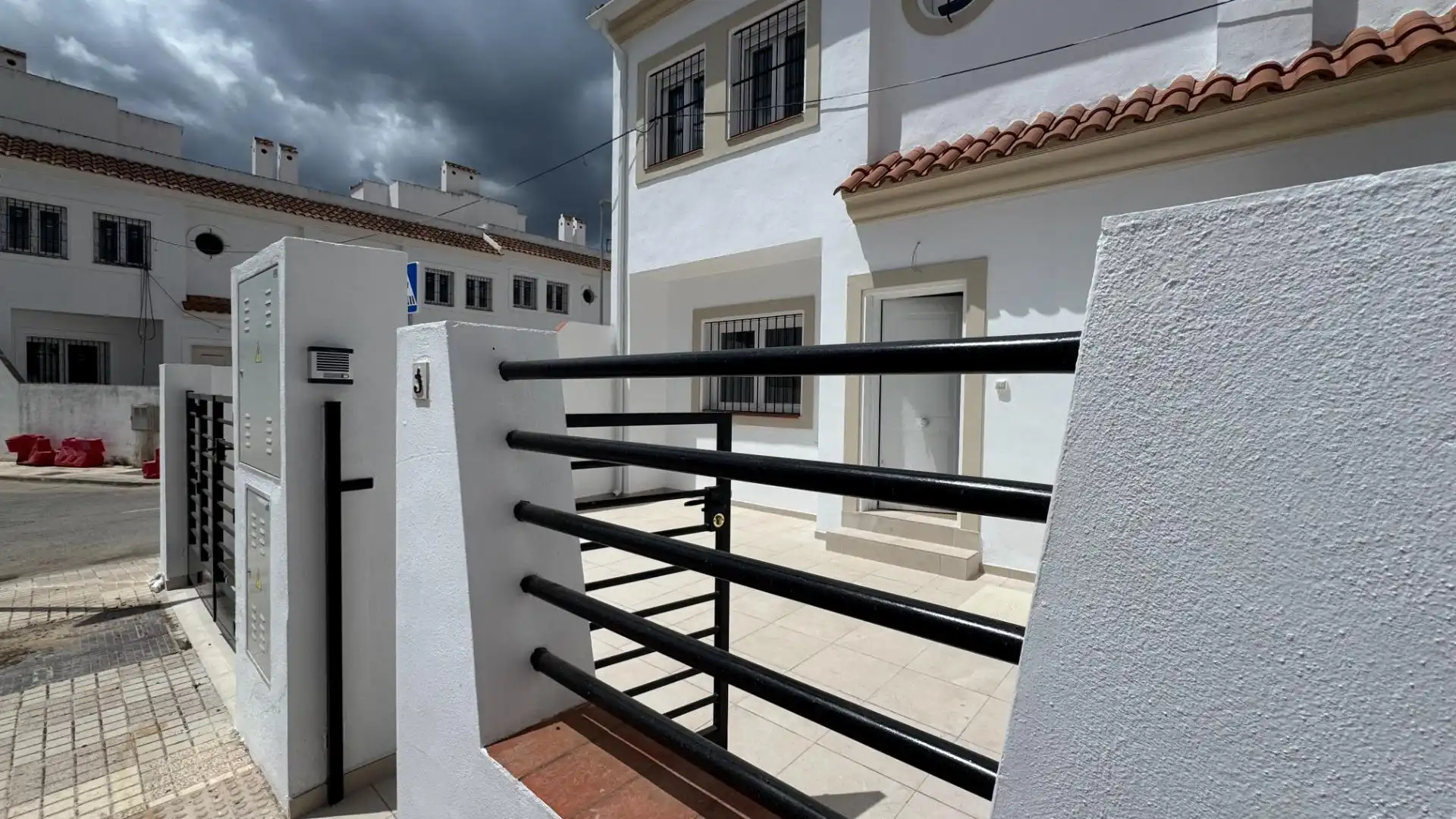 Vista exterior de Casa adosada en venta en Campillos con Jardín privado y Terraza