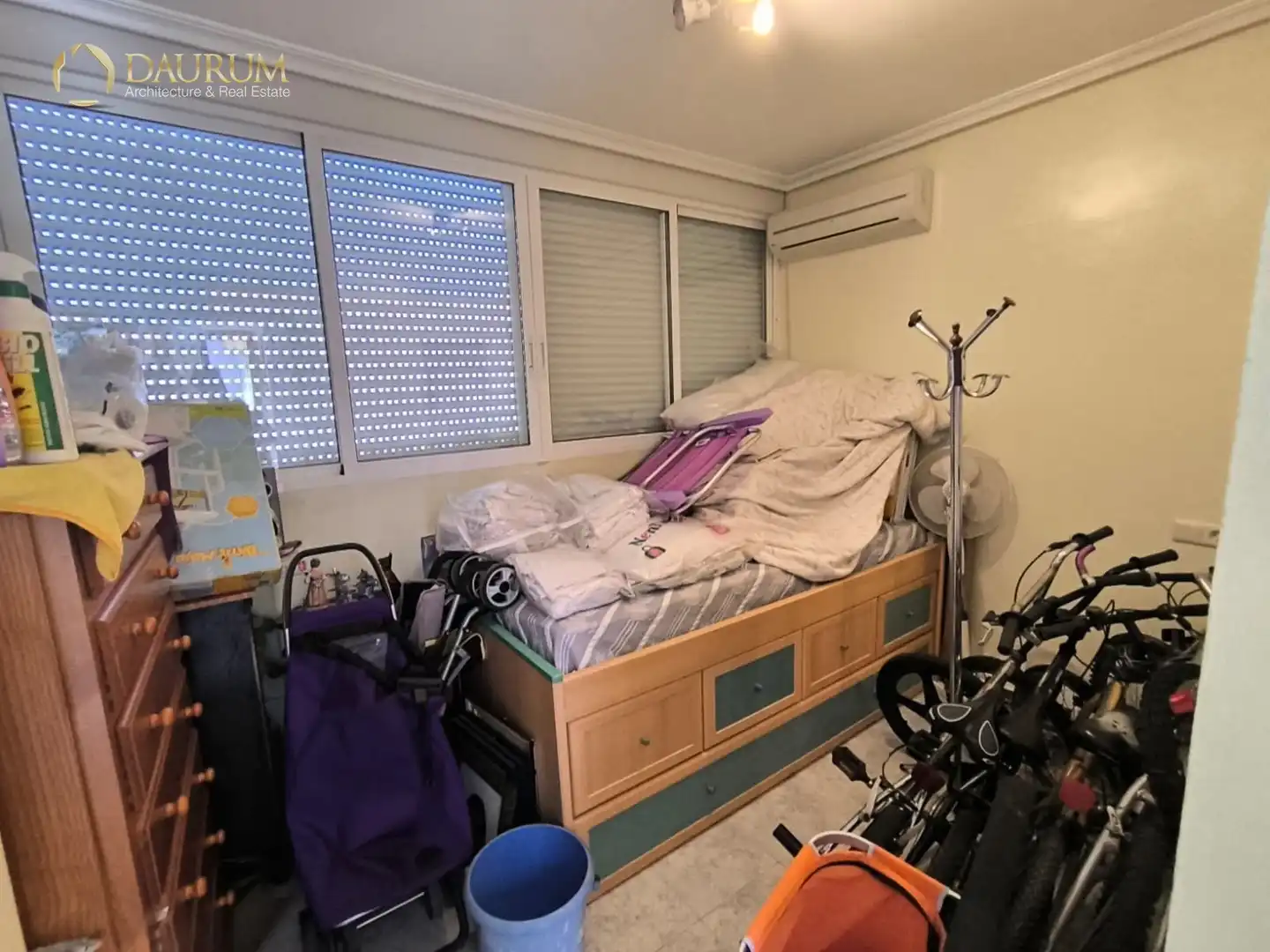 Schlafzimmer von Einfamilien-Reihenhaus zum Verkauf in Santa Pola mit Klimaanlage, Heizung und Privatgarten