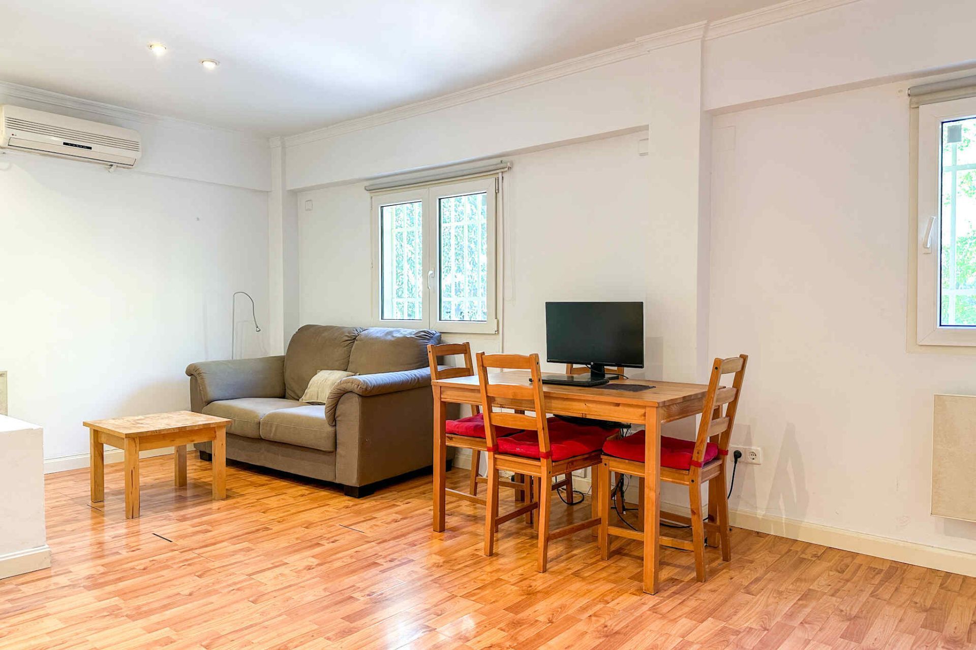 Living room of Flat for sale in  Madrid Capital