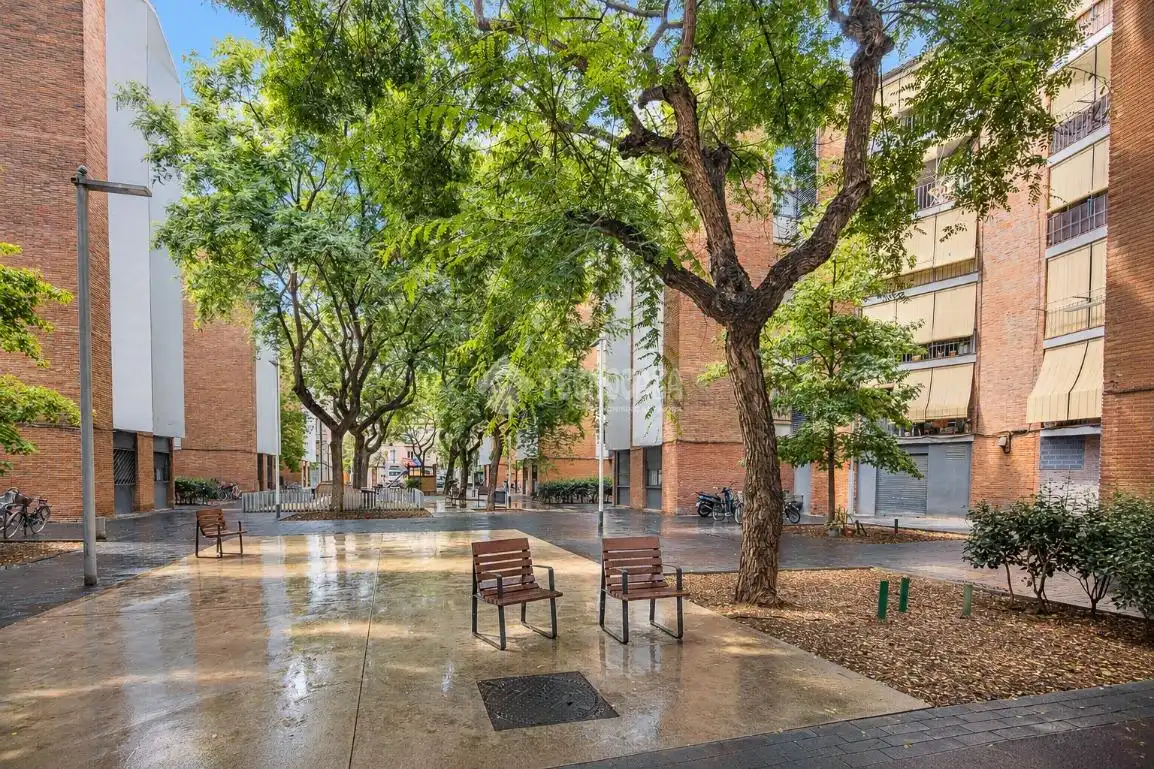Außenansicht von Wohnung zum Verkauf in Barcelona mit Balkon