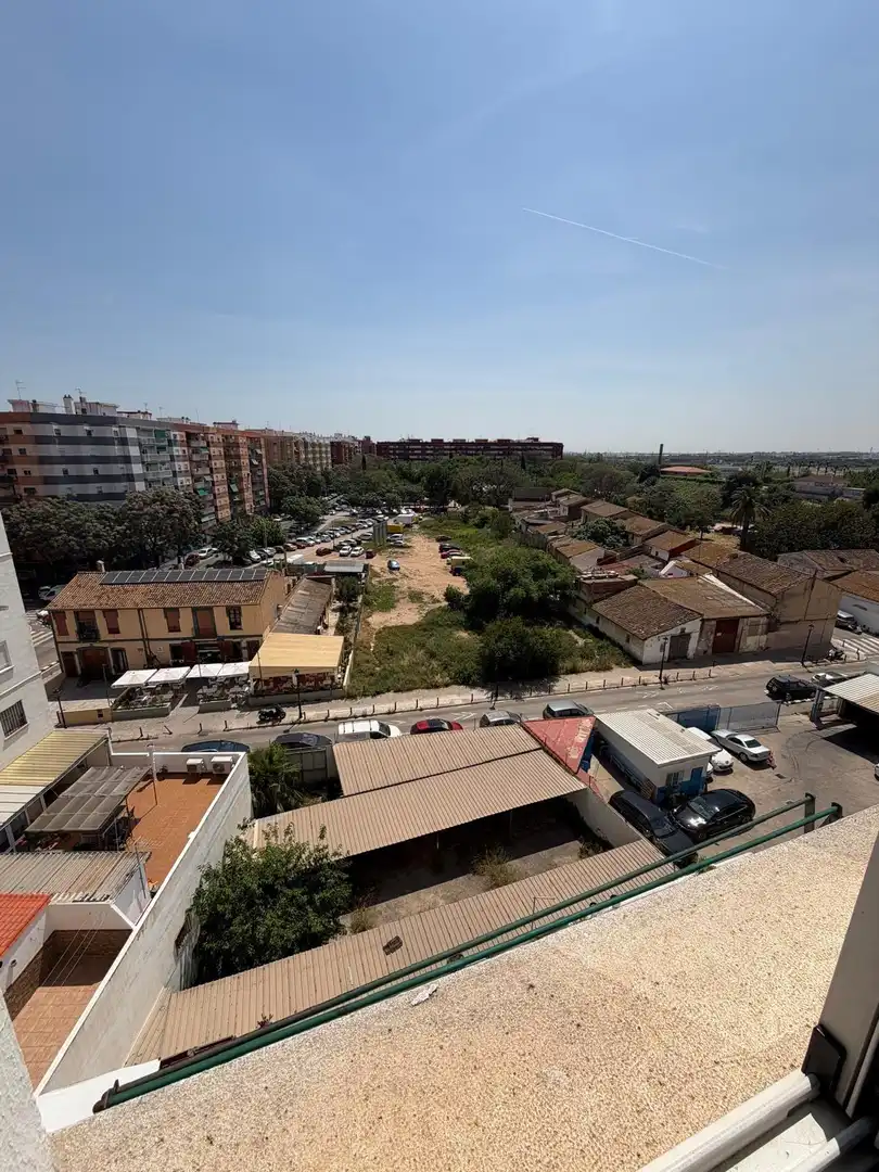 Vista exterior de Piso en venta en Valencia con Balcón