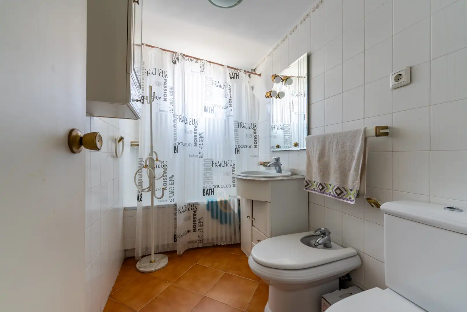 Bathroom of Detached homes for sale in Montequinto  with Air Conditioner, Heating and Parquet flooring