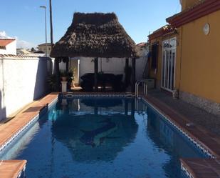 Piscina de Casa o xalet en venda en Chiclana de la Frontera amb Aire condicionat, Calefacció i Jardí privat