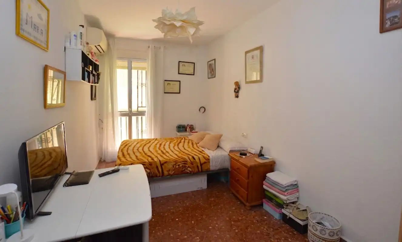 Habitación de Piso en venta en Sevilla con Aire acondicionado, Terraza y Trastero