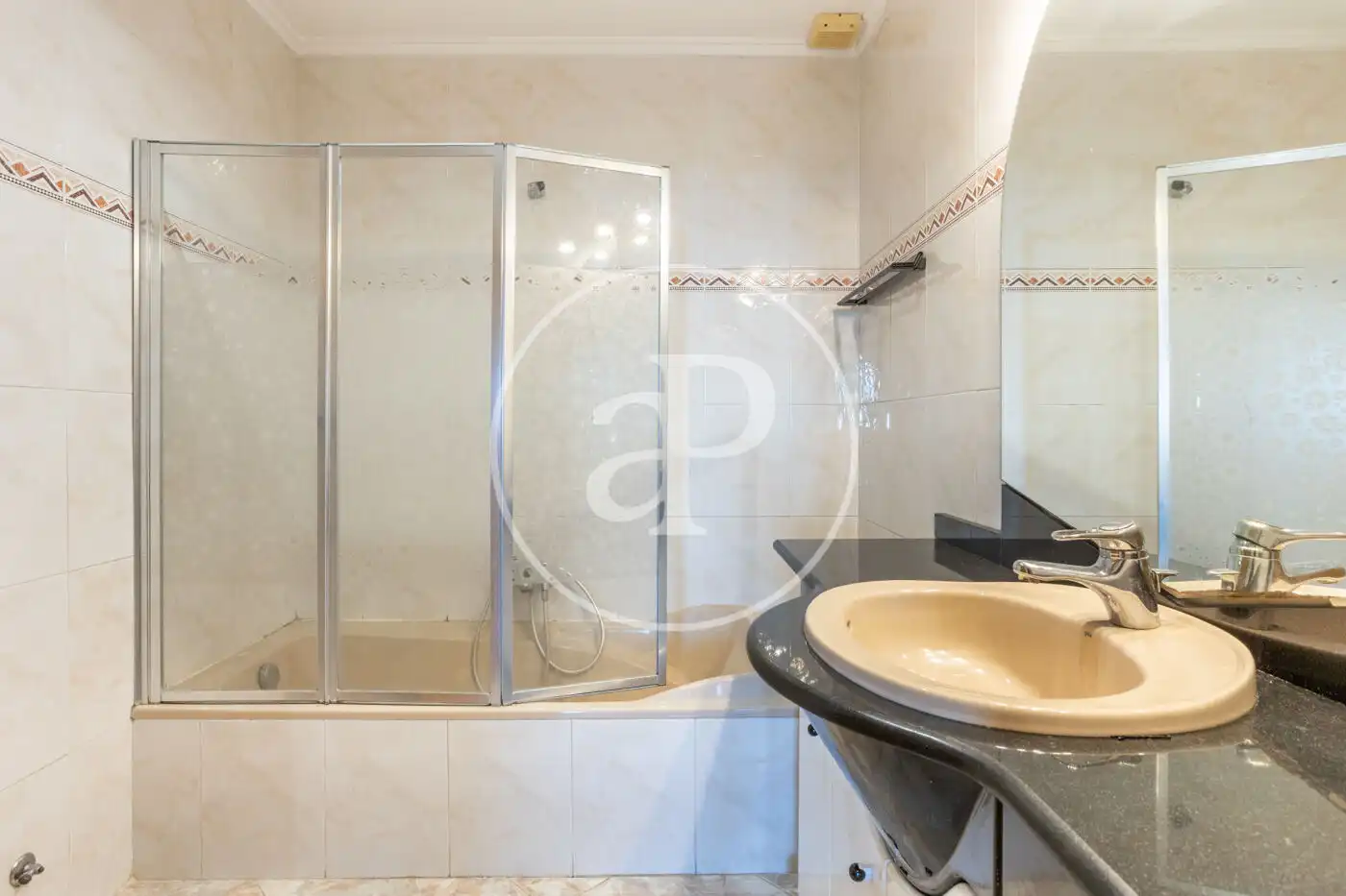 Badezimmer von Wohnung zum Verkauf in Valencia mit Klimaanlage, Heizung und Privatgarten