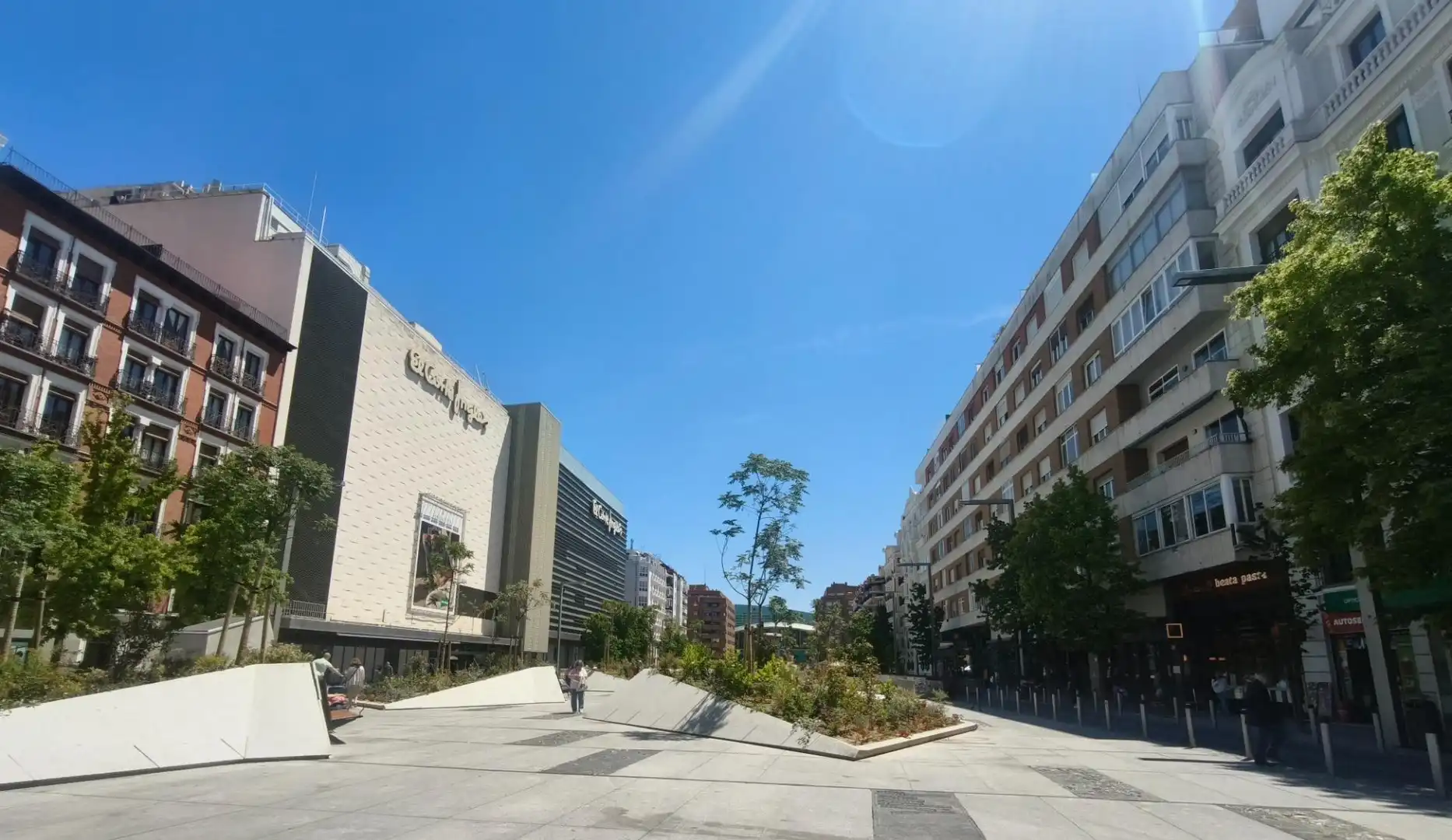 Außenansicht von Wohnung zur Miete in Madrid mit Klimaanlage, Heizung und Parkett