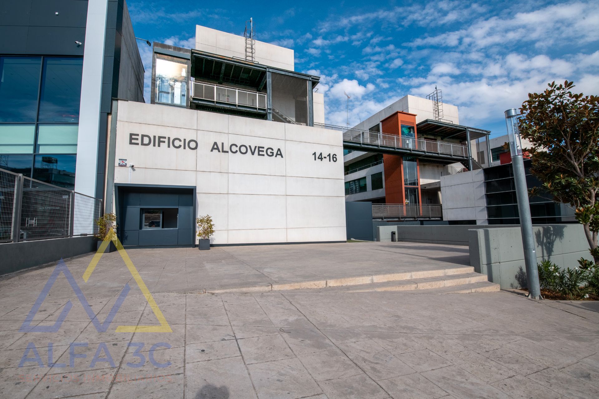 Exterior view of Loft for sale in Alcobendas  with Air Conditioner, Heating and Storage room