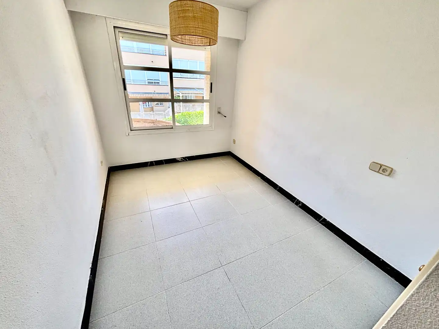 Habitación de Casa adosada en venta en Alicante / Alacant con Aire acondicionado, Jardín privado y Terraza