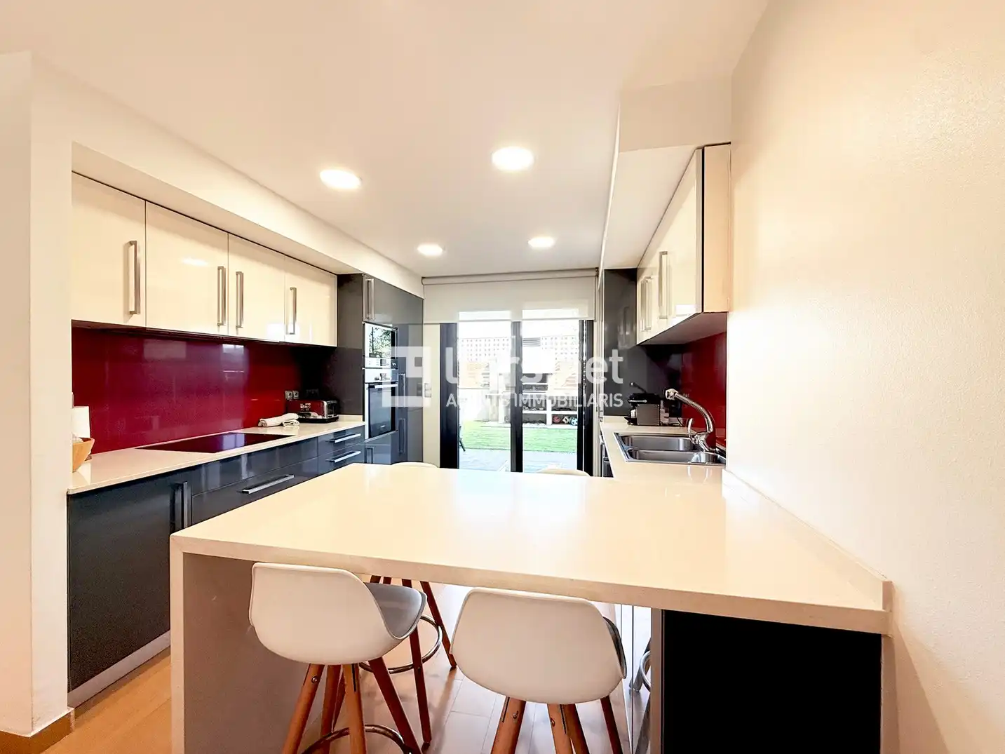 Cocina de Casa adosada en venta en Vilanova i la Geltrú con Aire acondicionado, Calefacción y Parquet