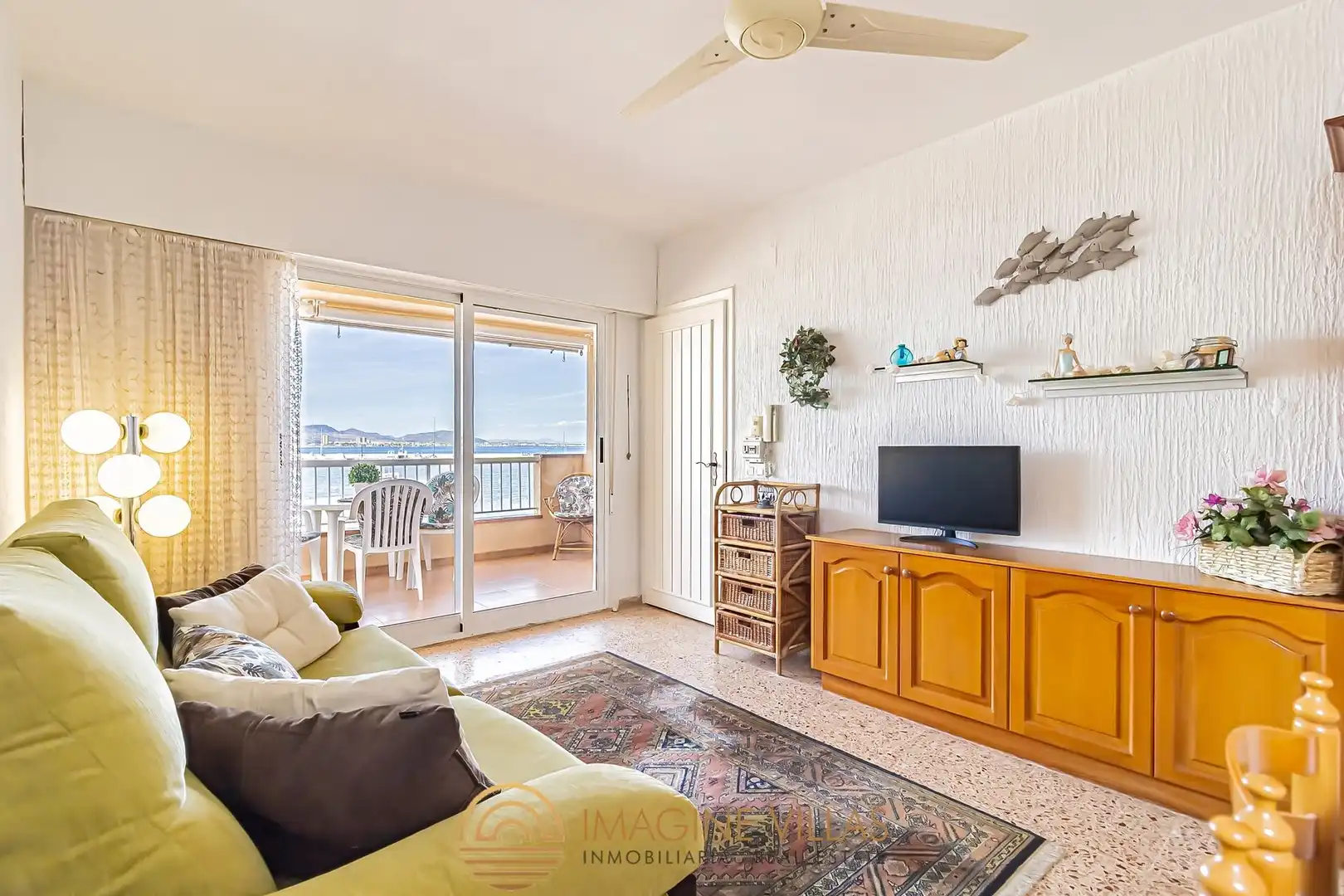 Sala de estar de Apartamento en venta en La Manga del Mar Menor con Amueblado y Piscina comunitaria