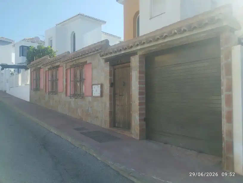 Vista exterior de Casa o xalet en venda en Torrox amb Aire condicionat, Calefacció i Jardí privat