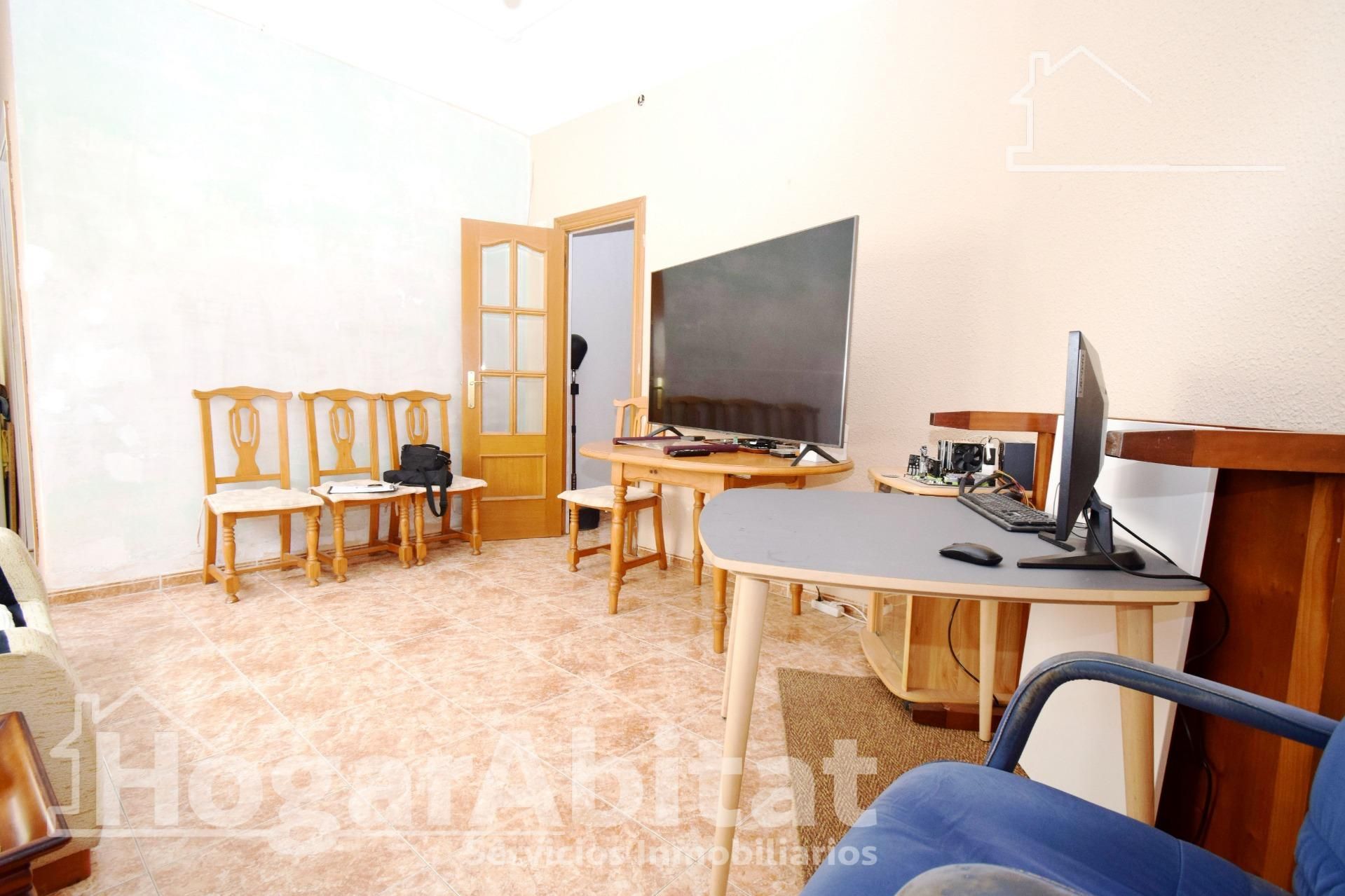 Flat for sale in  Valencia Capital  with Air Conditioner, Heating and Balcony