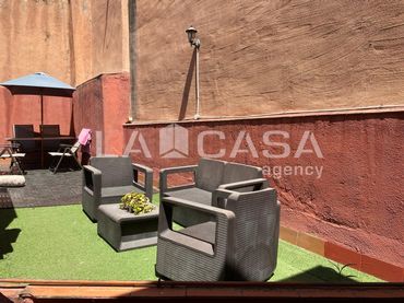 Casa con balcone in vendita a Carrer de Gènova