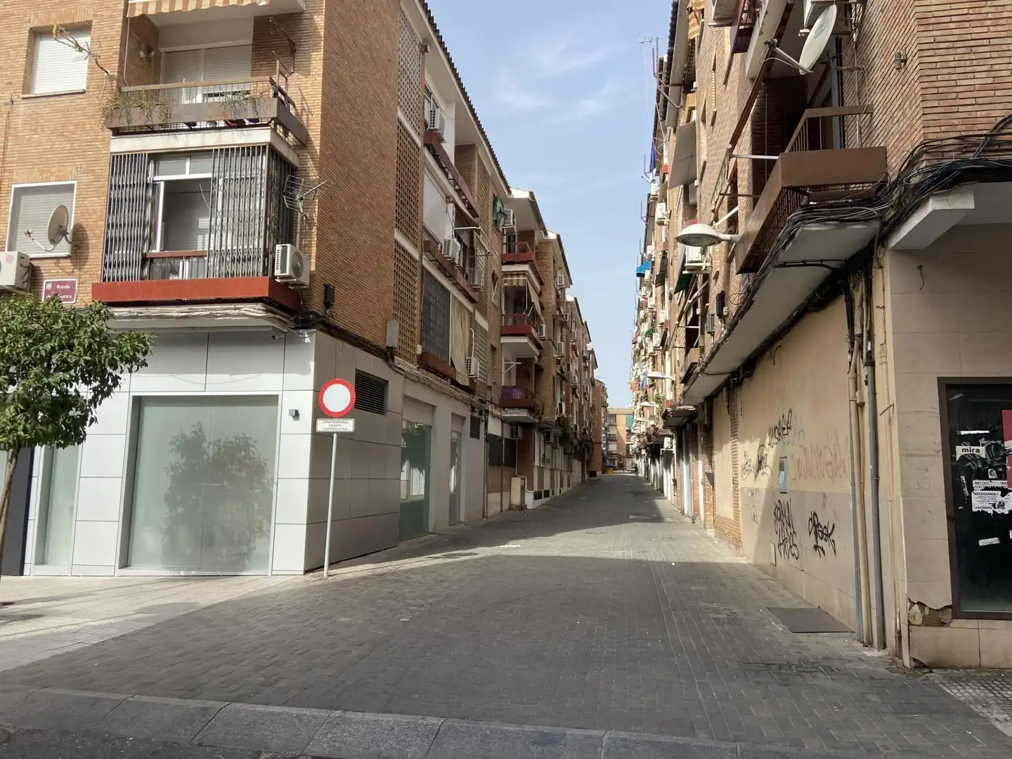 Local comercial en venda a Pasaje Escritor Pérez de Rivas, imagen 2