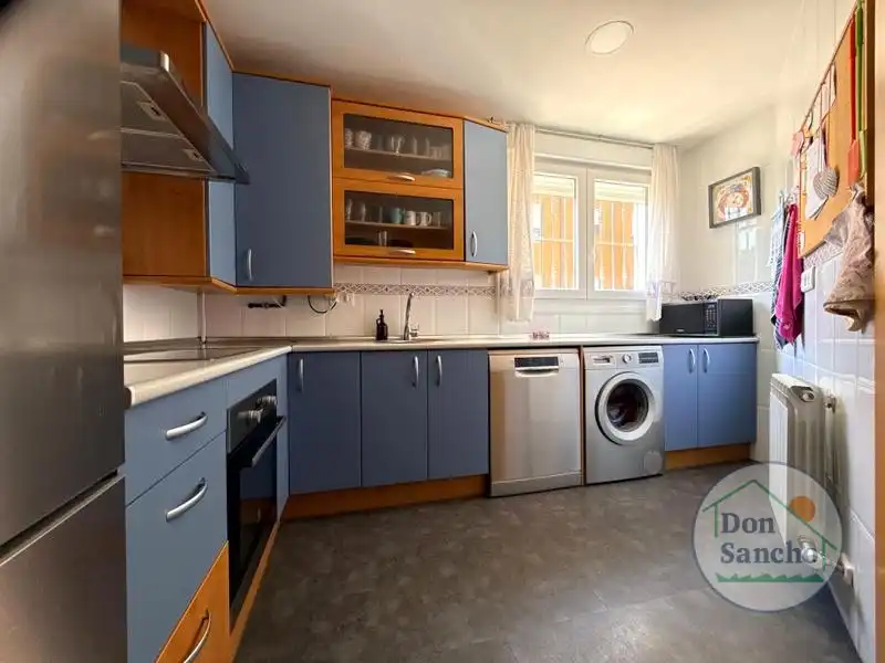 Cocina de Casa adosada en venta en Santovenia de Pisuerga con Calefacción y Terraza