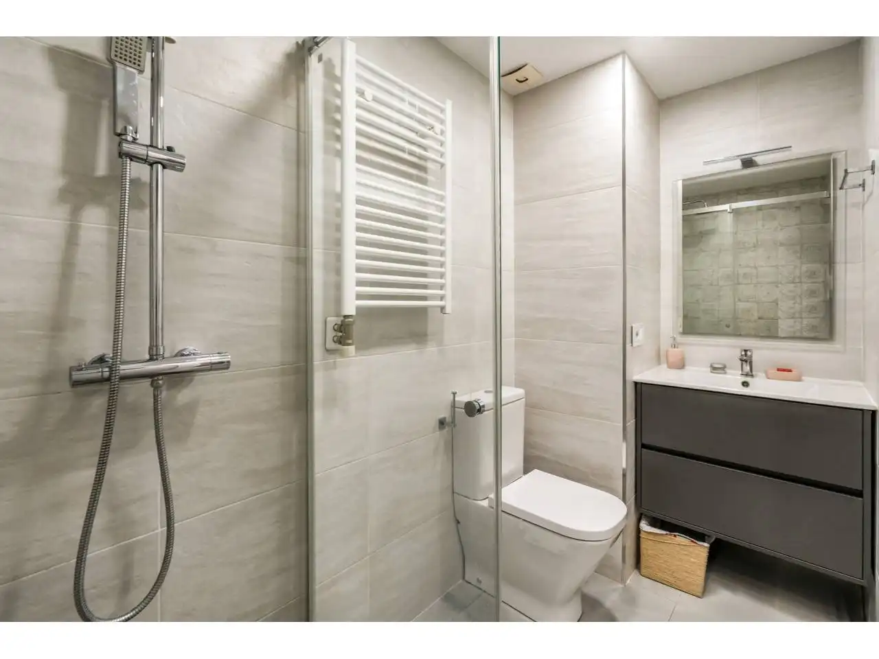 Baño de Piso en venta en Sabadell con Aire acondicionado, Calefacción y Balcón