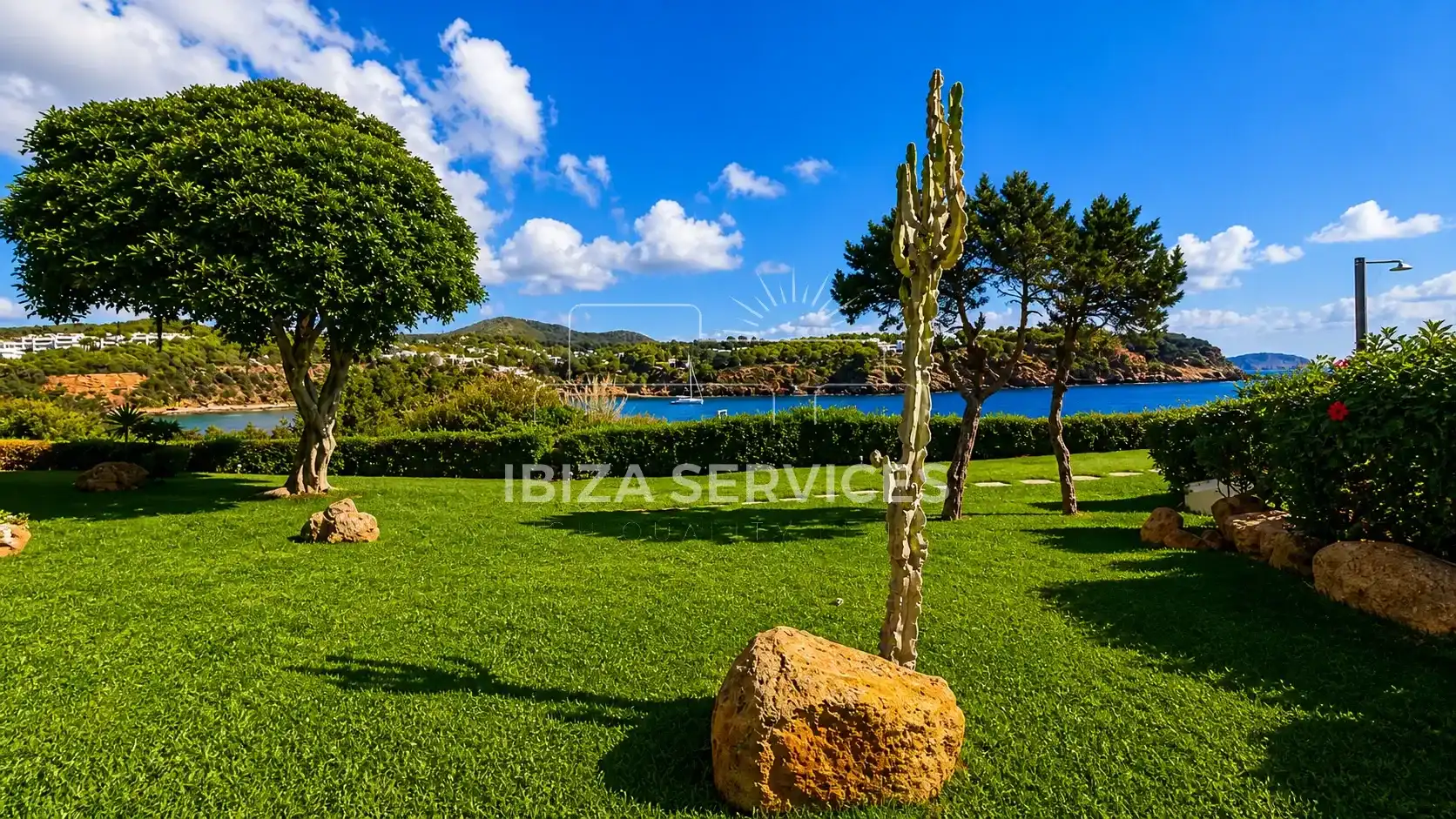Piso de alquiler en Santa Eulària des Riu con Aire acondicionado, Jardín privado y Piscina