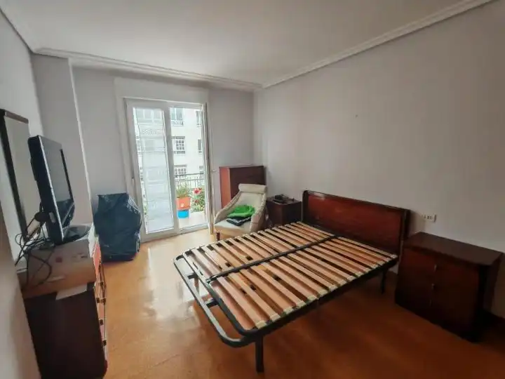 Habitación de Piso en venta en Vigo  con Trastero y Balcón