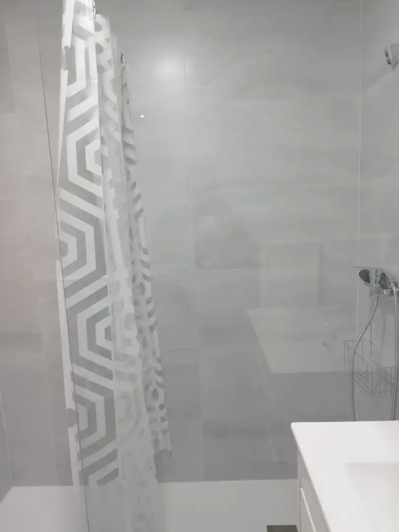 Baño de Apartamento de alquiler en Lanjarón con Aire acondicionado, Calefacción y Parquet