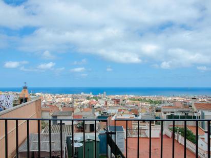 Vista exterior de Pis en venda en Mataró amb Aire condicionat, Terrassa i Piscina