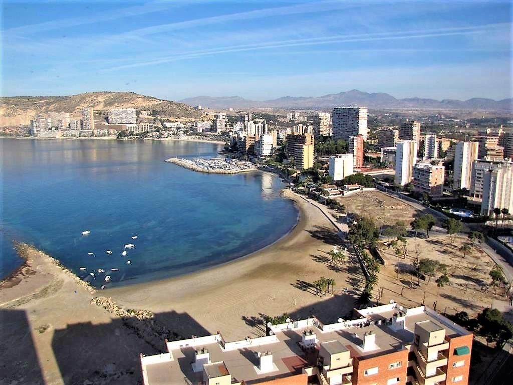 Vista exterior de Pis en venda en Alicante / Alacant amb Aire condicionat, Terrassa i Piscina comunitària