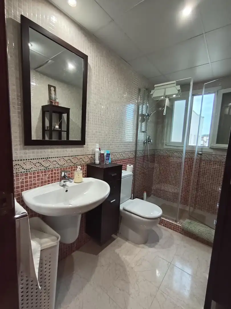 Bathroom of Flat for sale in Córdoba  with Air Conditioner and Storage room