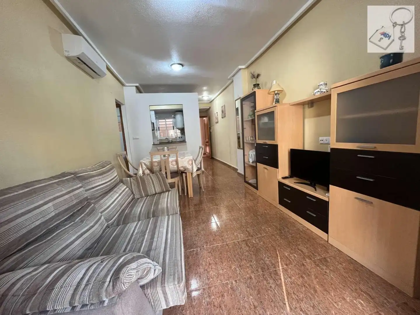 Sala de estar de Apartamento en venta en Torrevieja con Piscina y Amueblado