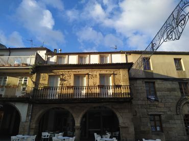 House with balcony for sale in Noia