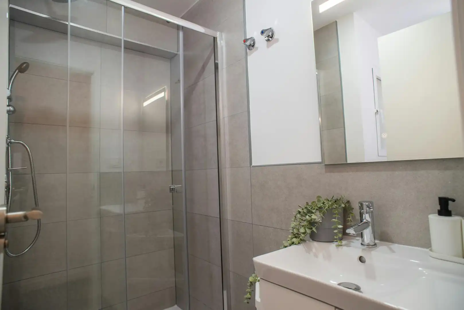 Badezimmer von Wohnung zur untervermieten in Valencia mit Waschmaschine