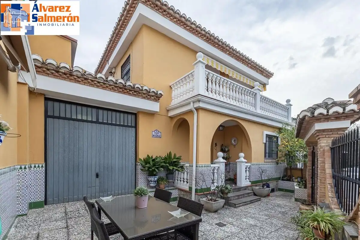 Exterior view of Houses for sale in Granada  with Air Conditioner, Heating and Terrace