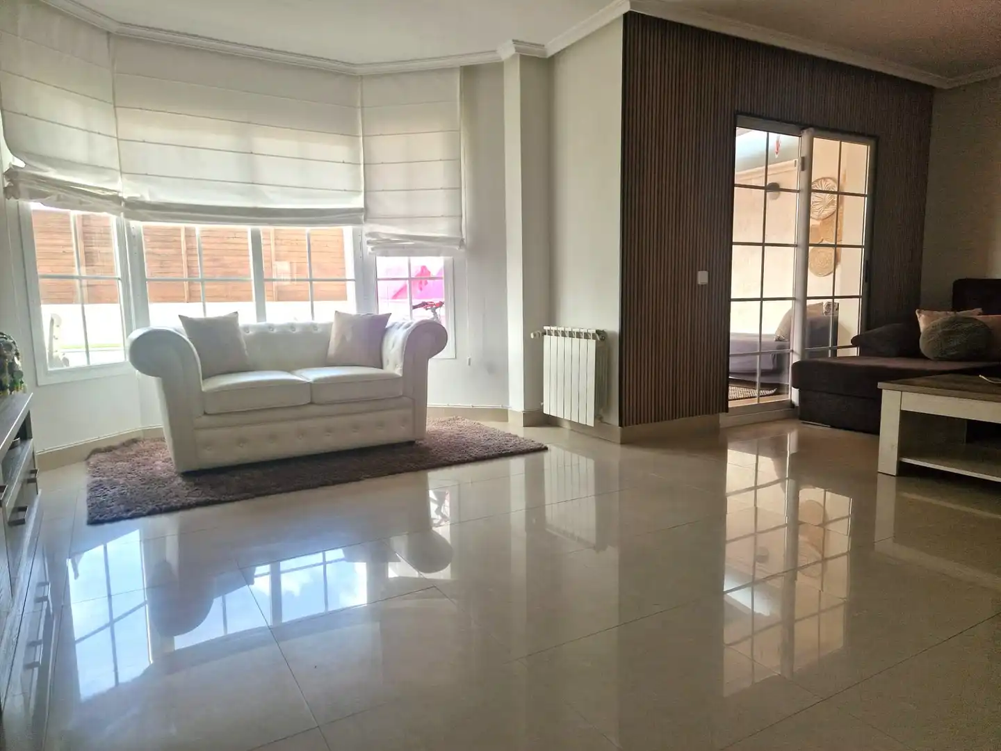 Casa aparellada amb piscina en venda a Calle Chequia, imagen 3