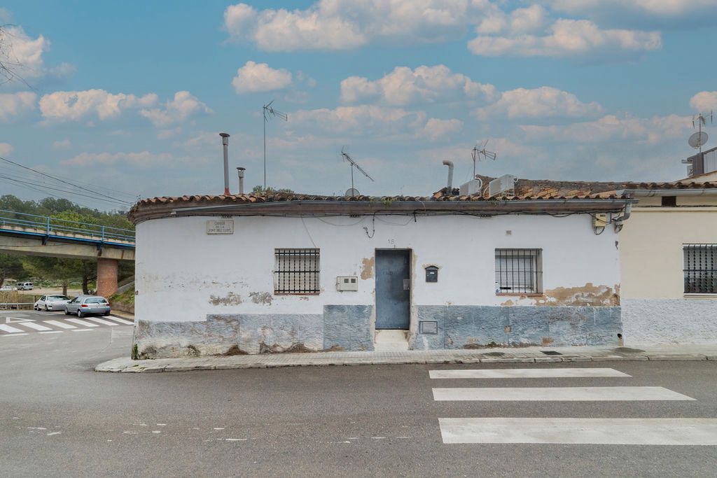 Exterior view of Single-family semi-detached for sale in Manresa