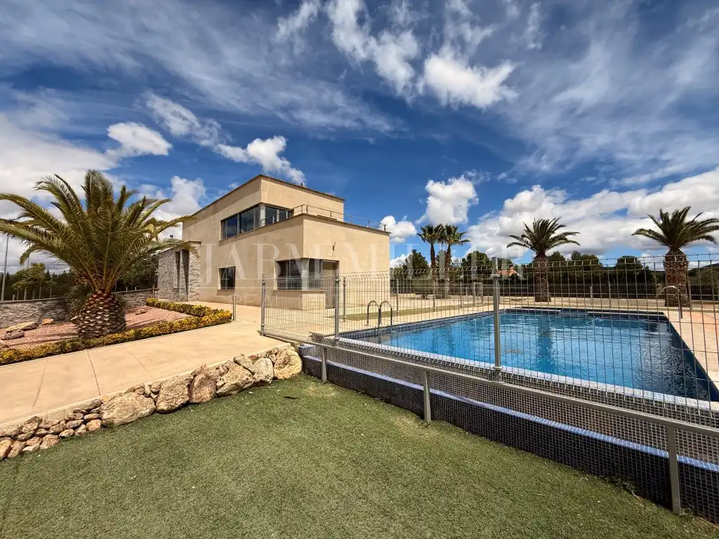 Piscina de Casa o xalet en venda en Yecla amb Aire condicionat, Calefacció i Jardí privat