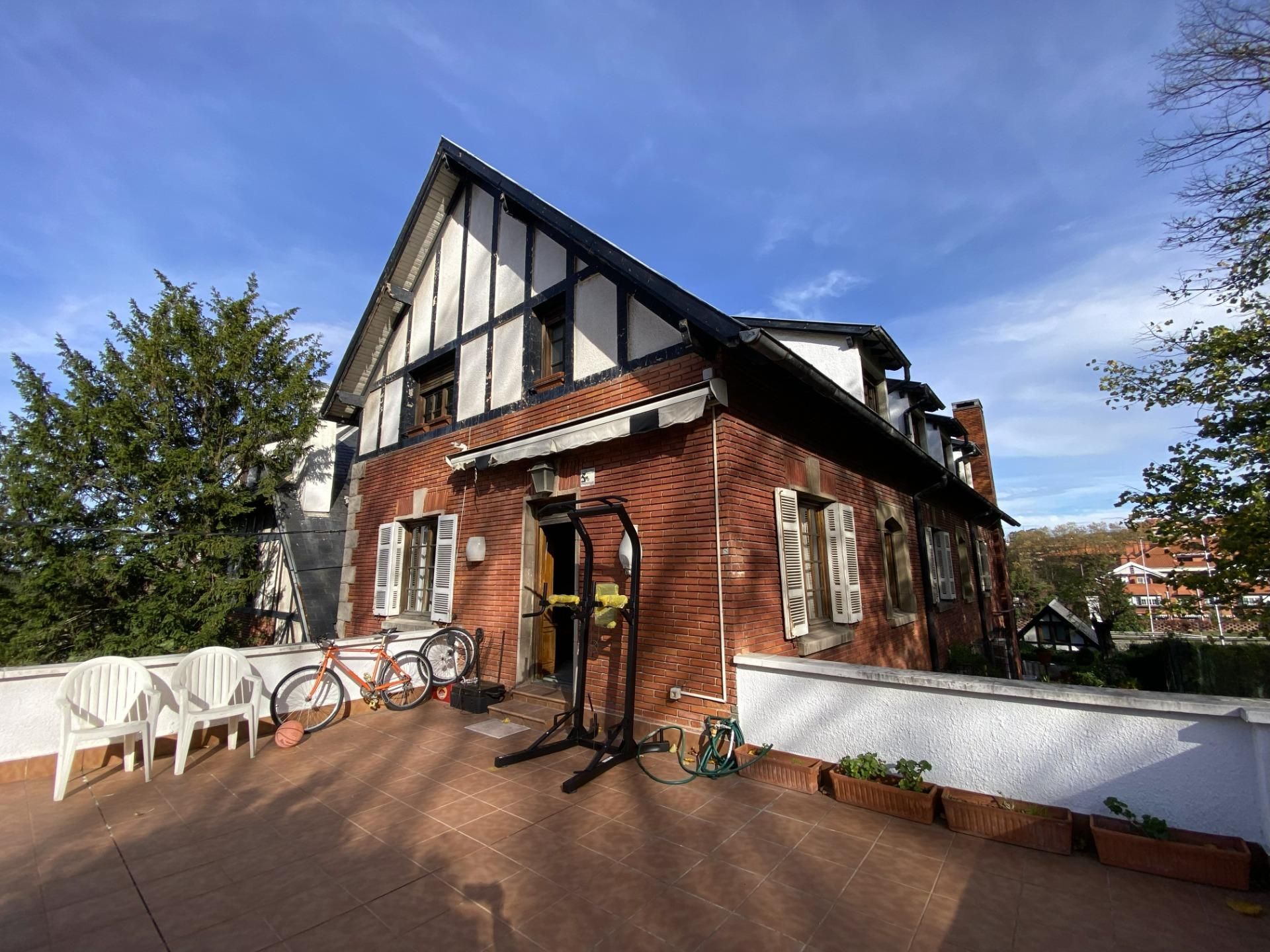 Vista exterior de Dúplex en venda en Leioa amb Calefacció i Terrassa