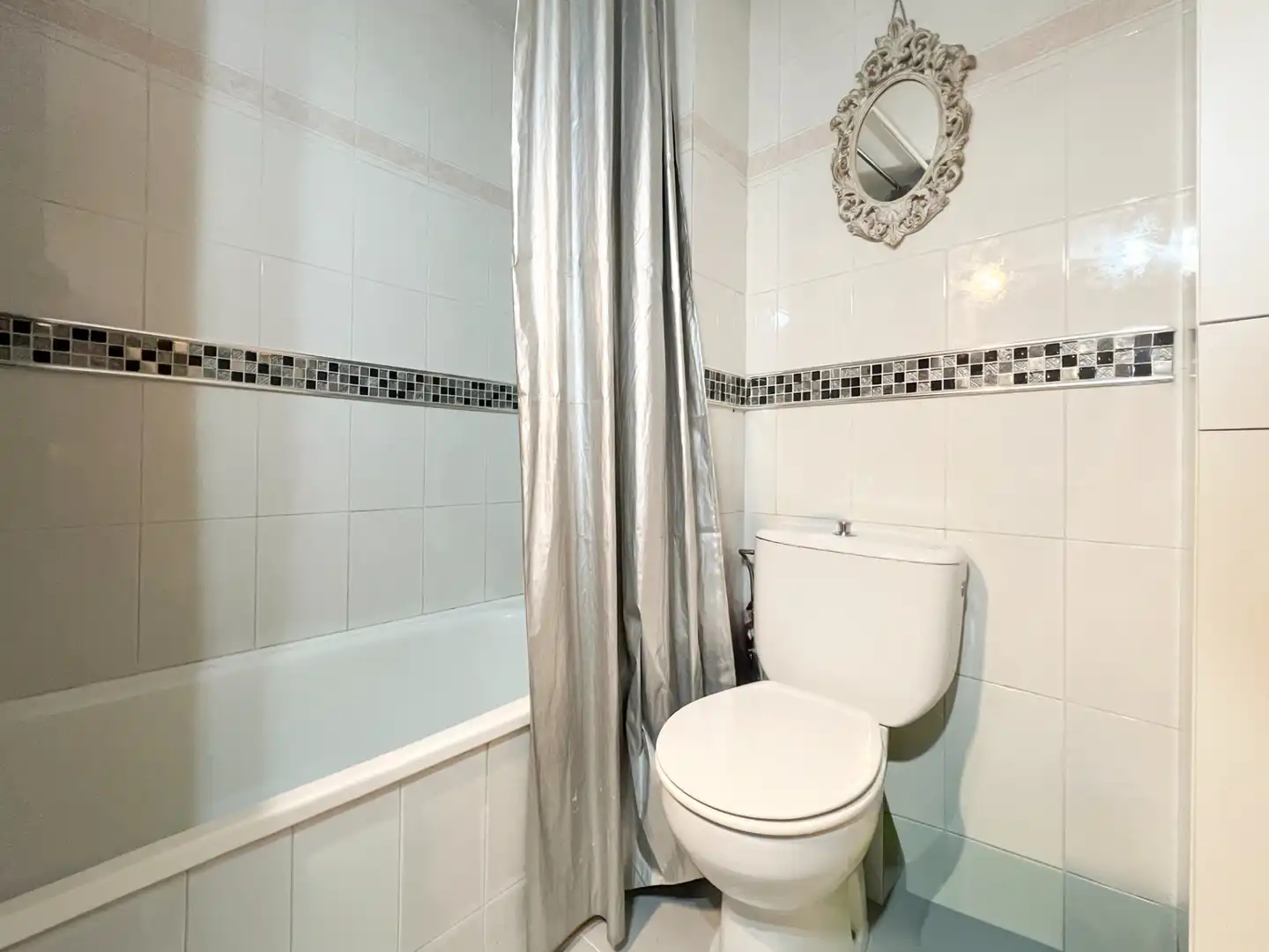 Badezimmer von Einfamilien-Reihenhaus zum Verkauf in Mollet del Vallès mit Klimaanlage, Heizung und Privatgarten