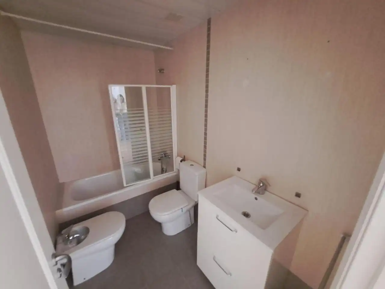 Baño de Dúplex de alquiler en Zaragoza con Aire acondicionado, Calefacción y Parquet