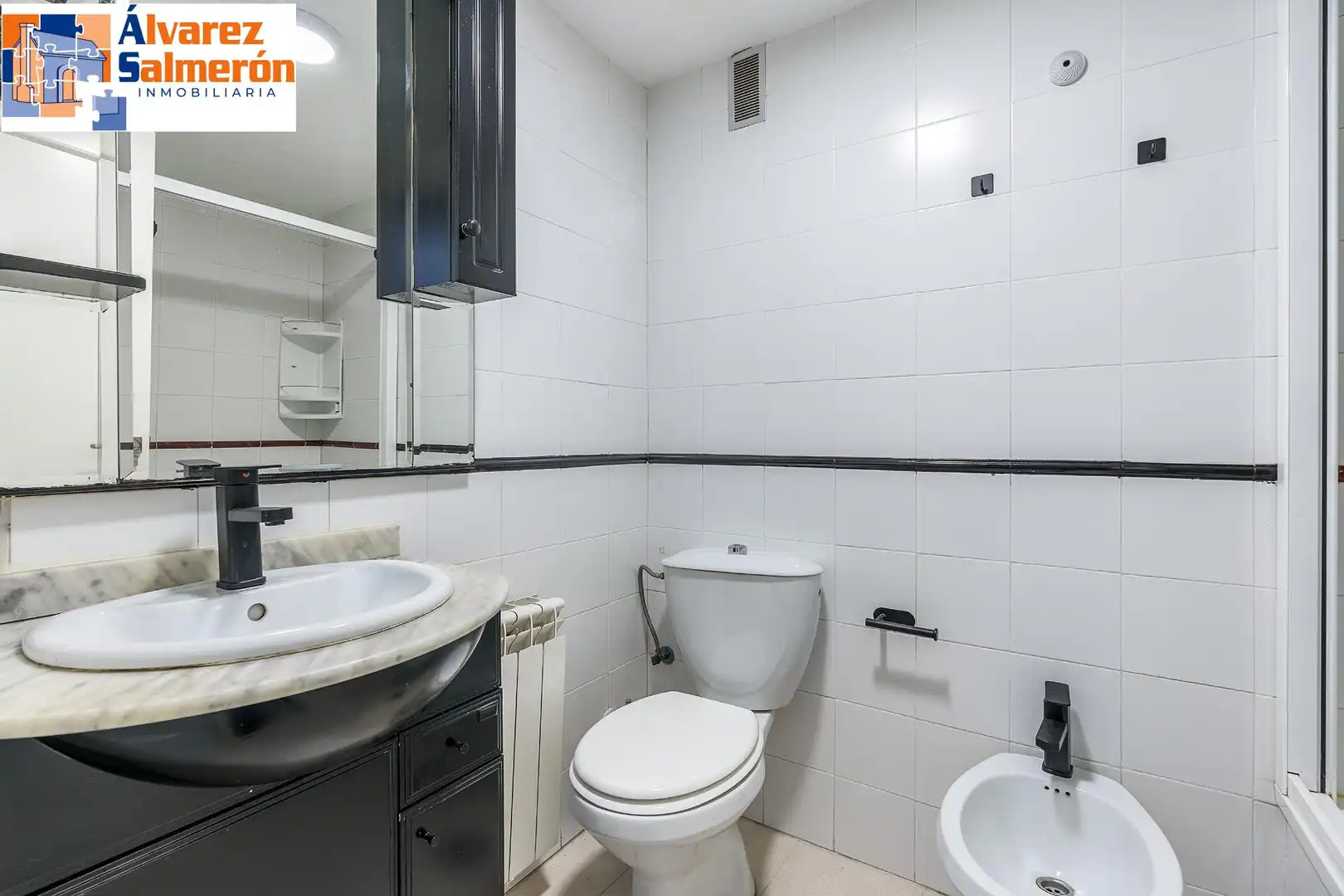 Baño de Piso en venta en Granada con Aire acondicionado, Calefacción y Terraza
